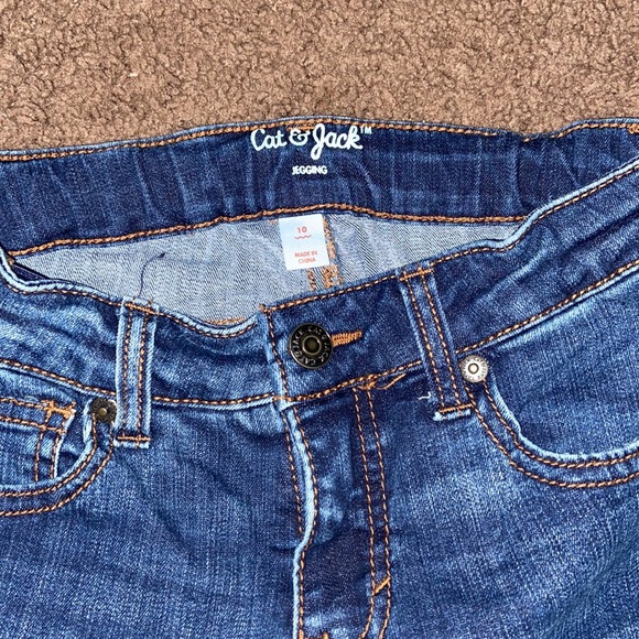 Cat & Jack size 10- very gently like new condition- blue jeans with cute design - Picture 3 of 3